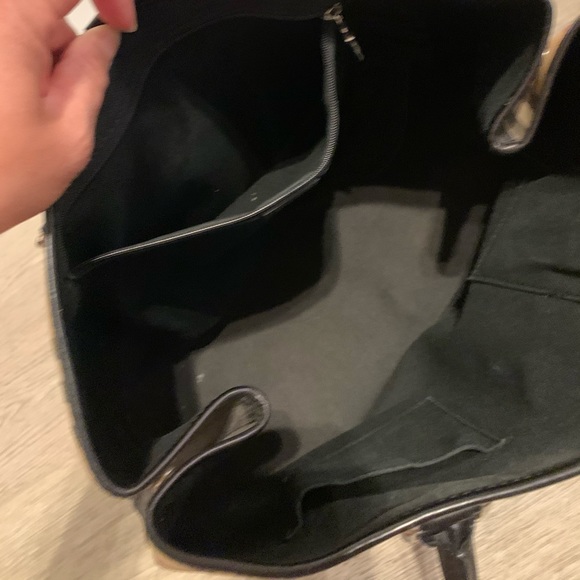 Authentic Burberry tote - Picture 5 of 11
